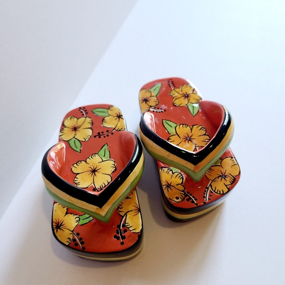 Salt and pepper shakers Ceramic Flip Flops - Picture 2 of 5